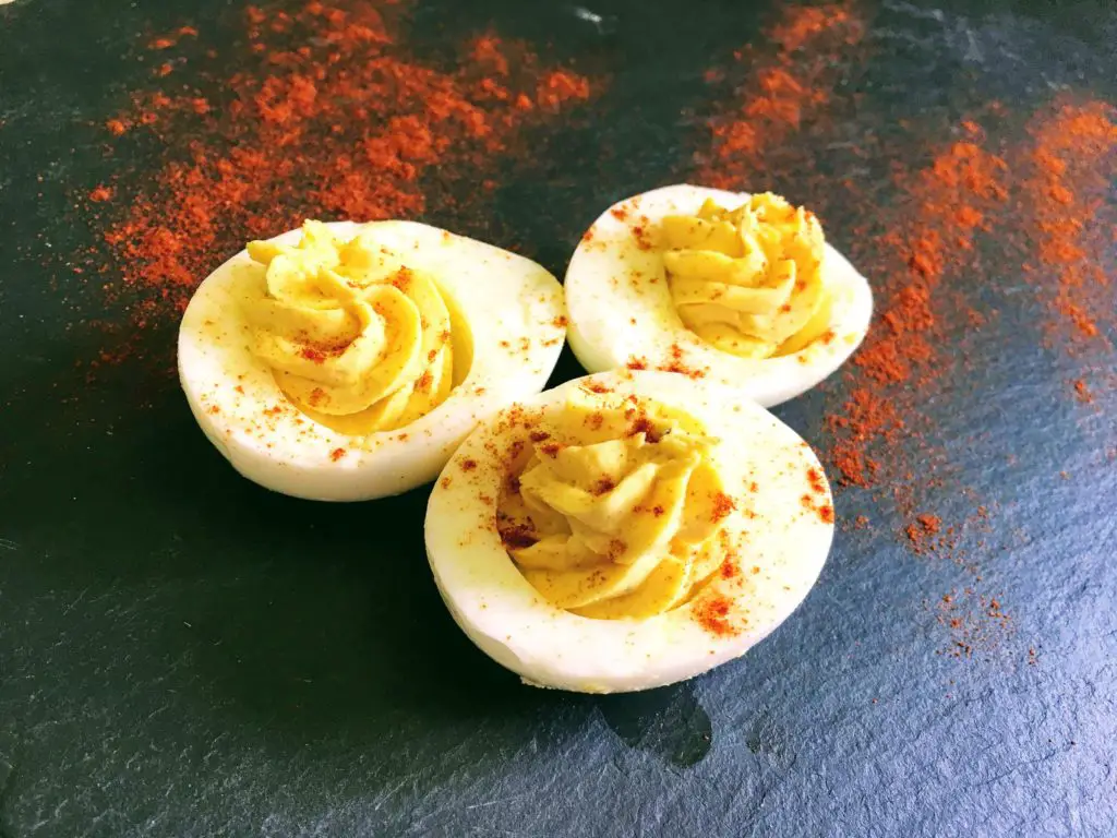 garlic devilled eggs for potlucks and picnics