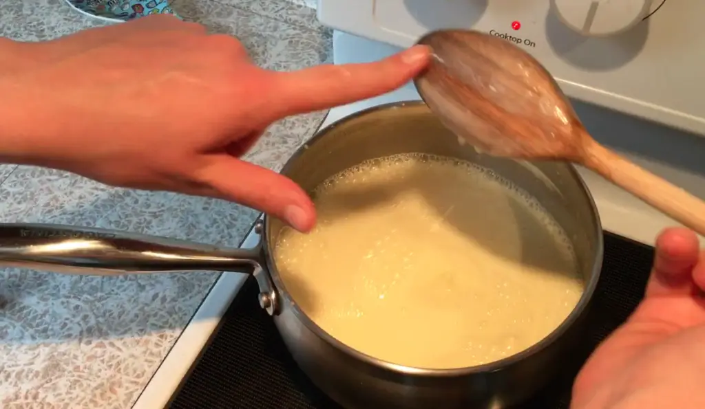 testing crème anglaise for doneness