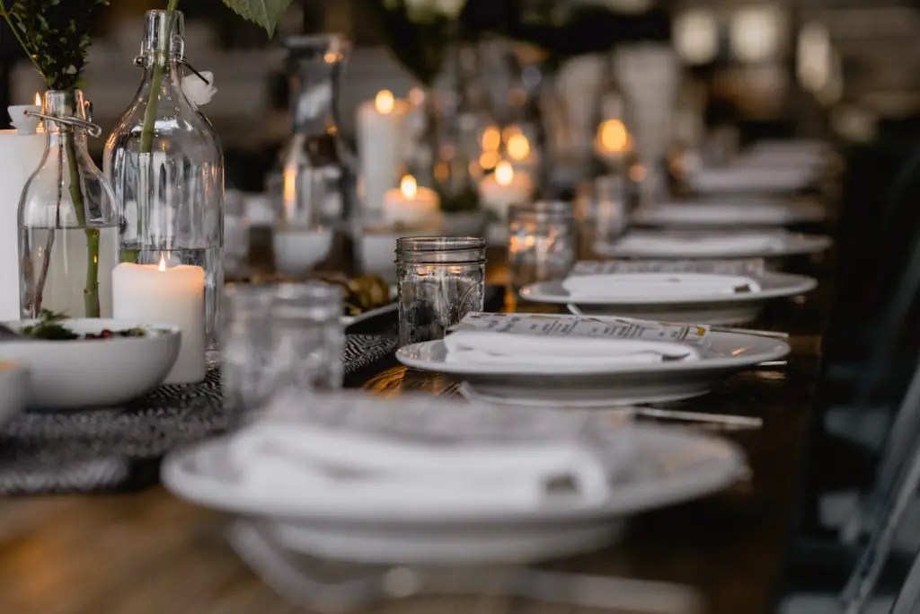 table etiquette rules for dinner parties