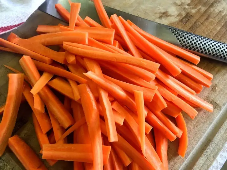 raw carrot sticks